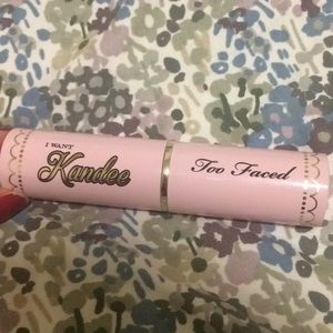 Too Faced x Kandee Johnson candy glow luminizer